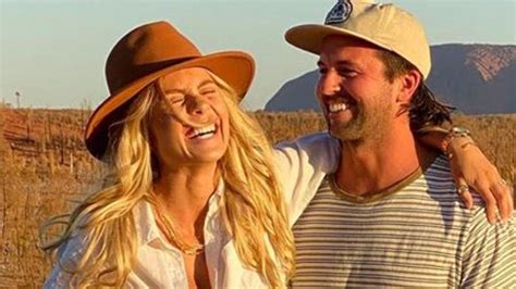 Elyse Knowles And Josh Barker Announce Pregnancy News Herald Sun