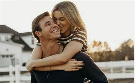 former duck dynasty star sadie robertson is engaged