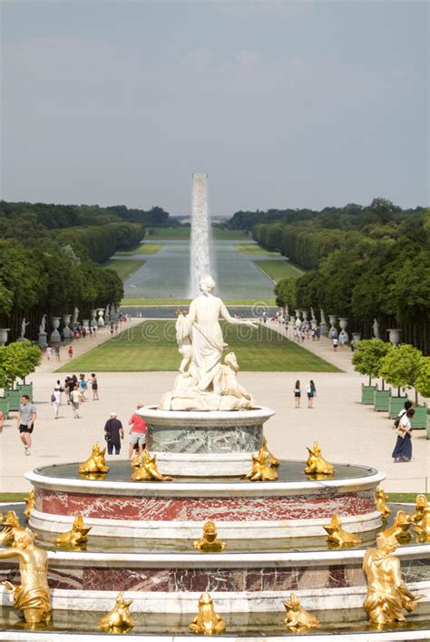 Die bauern verboten der durstigen latona aus dem see zu trinken. Latona-Brunnen-Pool Des Palastes Von Versailles ...