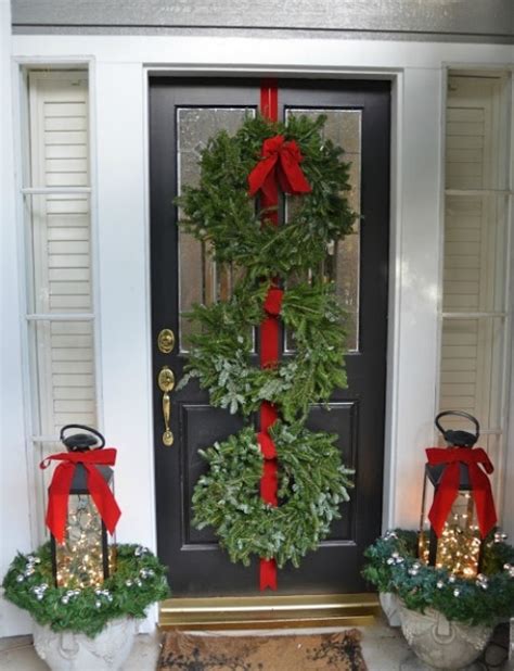 Stunning Christmas Front Door Decor Ideas Digsdigs