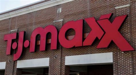 Tj Maxx Goes Viral On Twitter As Customer Stops Brazen Shoplifter