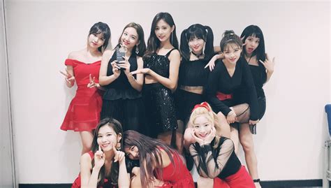 Twice has successfully opened their first world tour twice world tour 2019 'twicelights'. JYP엔터, 엔터 업계 1위로 도약... '트와이스 효과' 어디까지