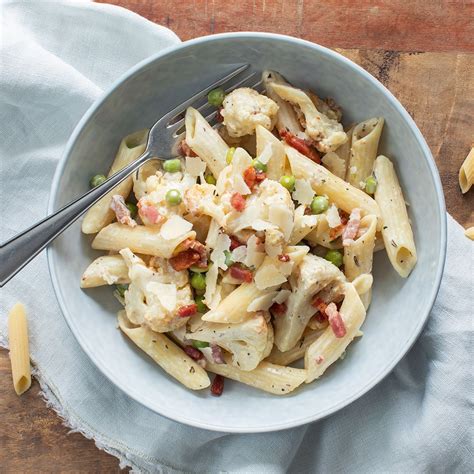 Pasta met bloemkool en spekjes