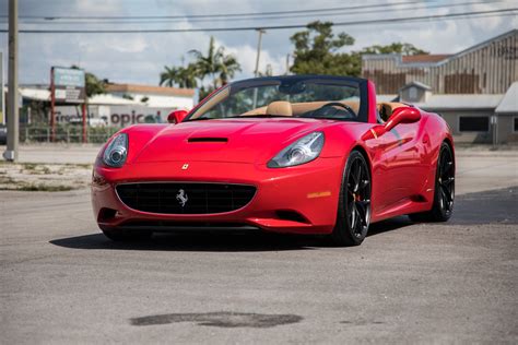 Equipment includes 18″ alloy wheels, bordeaux carpets and floor mats, automatic climate control, a factory stereo, and power windows, mirrors, and locks. Used 2010 Ferrari California For Sale ($104,900) | Marino Performance Motors Stock #172383