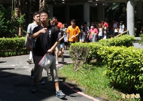 Jun 15, 2021 · 指考倒數！學霸會訂正錯的題目還是狂刷題？ 過來人提建議. 指考生物 台中考生：題目簡單 拿高分不難 - 生活 - 自由時報電子報