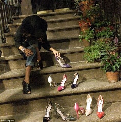 Sarah Jessica Parker Wouldn T Let Carrie Bradshaw Wear Heels From Her