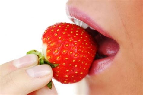 Il consiglio degli esperti è quello di lavare le fragole con del bicarbonato di sodio o dei prodotti simili, possibilmente lasciandole in ammollo nella soluzione per una decina di minuti circa. Piante di fragole - Ortaggi - Caratteristiche della pianta ...