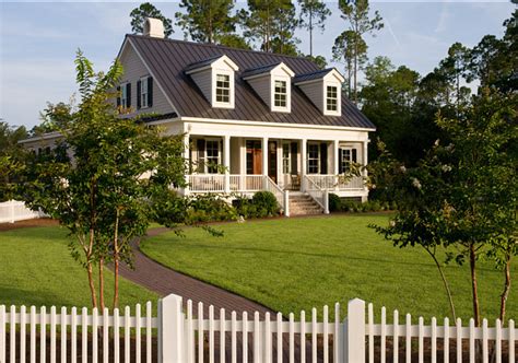 The best cape cod style house floor plans & designs. Classic Cape Cod Home - Home Bunch Interior Design Ideas
