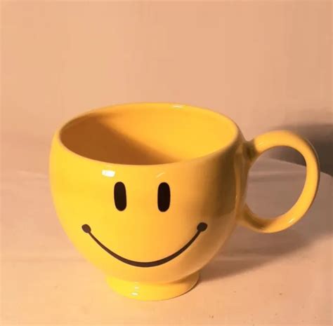 Yellow Smiley Face Emoji Large Collectible Teleflora Ceramic Coffee Mug