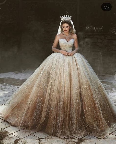 Pin By Eso Jano On Models Long Sleeve Bridal Dresses Wedding Dresses