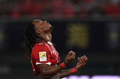 Renato júnior luz sanches comm is a portuguese professional footballer who plays as a midfielder for ligue 1 club lille and the portugal nat. Renato Sanches's Swansea squad number choice gets rejected ...