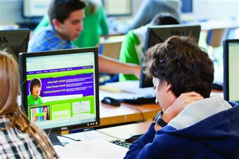 Distance learning)‏ هو أحد طرق التعليم الحديثة نسبيًا. حتى لا تنخدع... أفضل جامعات التعليم عن بعد ومميزاتها - شبابيك
