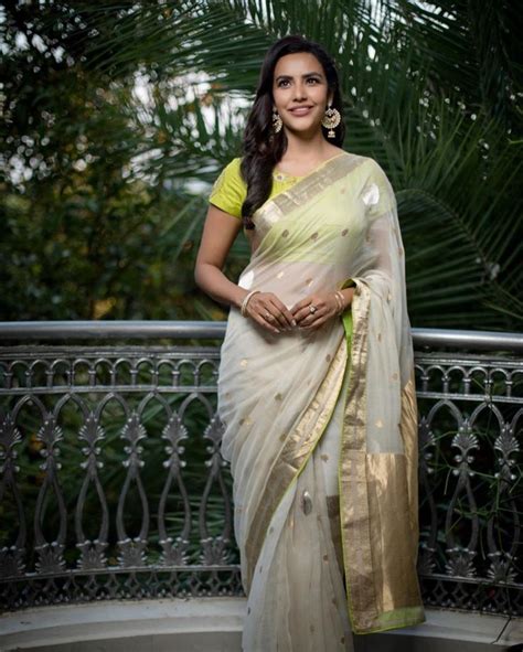 Priya Anand On Instagram “ Zeekudumbaviruthugal2019 🌟 Outfit Raw Mango Jewellery