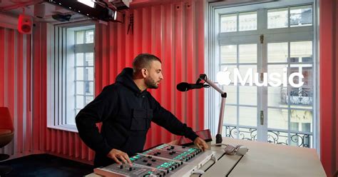 Apple Celebrates 40 Years In France Opens New Music Studio The Mac