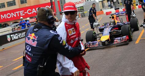 Kimi raikkonen to join ferrari for 2014 f1 season. Sebastian Vettel: Beinahe-Unfall mit Kimi Räikkönen in der ...