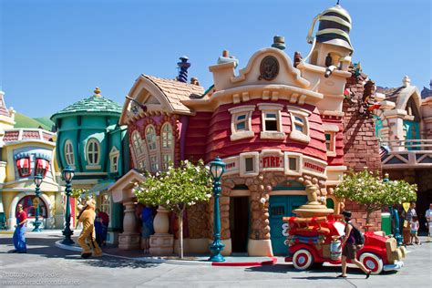 Mickeys Toontown At Disney Character Central