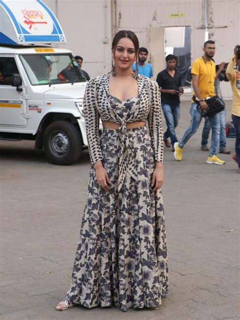 Sonakshi Sinha Makes Heads Turn In Stunning Co Ord Crop Top And Skirt For Dabangg 3 Promotions