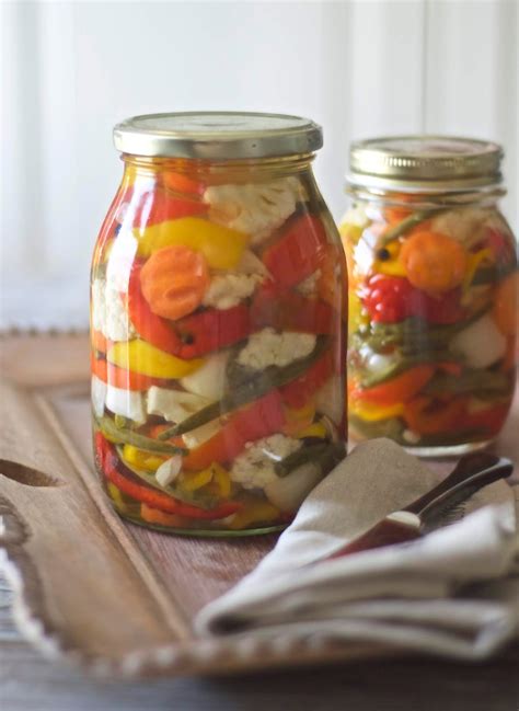 Il petto di pollo al curry si prepara unendo il mix di spezie con il latte, lo yogurt oppure con il latte di cocco per aumentare la cremosità. Giardiniera in agrodolce | Ricetta ed ingredienti dei ...