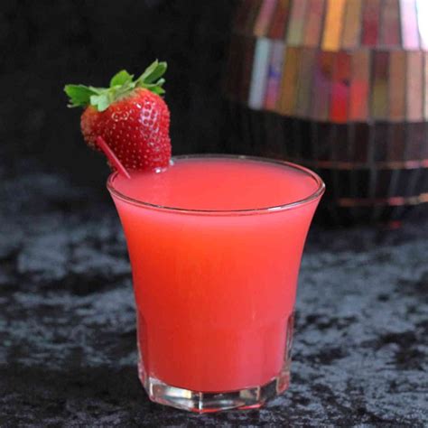 Strawberry Blonde Drink Recipe Fruity Mixed Drinks Sweet Vodka Drinks Fruity Cocktails