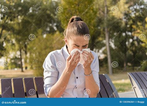 Young Woman Sneezing While Having An Allergy Stock Image Image Of Illness Park 130396361