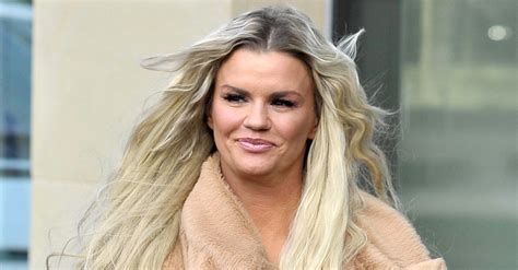 kerry katona shows off abs after shifting lockdown weight