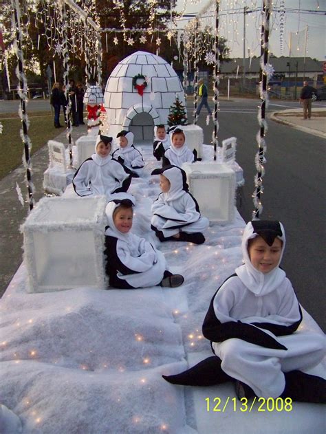 Part of the fun and sometimes the stress is coming up with an idea for your float. A Great Image | Holiday parades, Christmas parade floats ...
