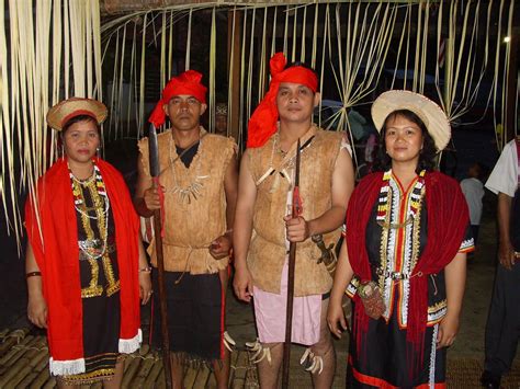 Kaum bidayuh salako kebanyakannya tinggal di daerah lundu dan sematan, sarawak. Kampung Lanchang, Serian Sarawak.: Tradisional