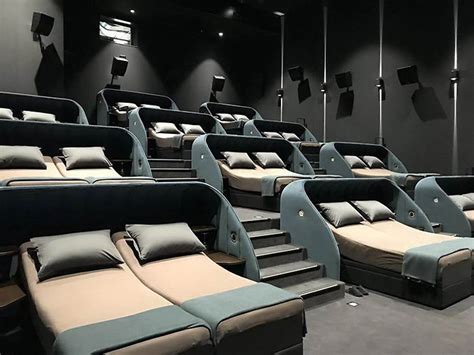 โรงหนังในสวิสเปลี่ยนเก้าอี้เป็นเตียงคู่ แต่ไม่วายทำชาวเน็ตคิดไปไกล