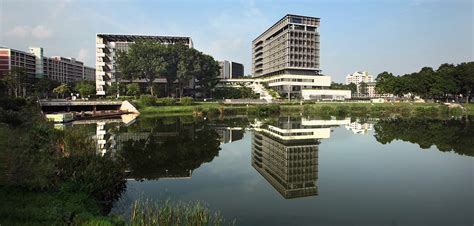 The hospital opens up to its adjacent lake, while a. Khoo Teck Puat Hospital | Living-Future.org