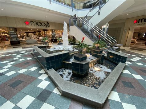 [OC] Westmoreland Mall, Greensburg, PA. GORGEOUS 1993 time capsule mall