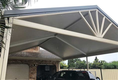 A regular style metal garage is the most economical option available and is great in areas that don't experience heavy winds or lots. Insulated Gable Carport Sunnybank Hills Brisbane - Bardera Constructions