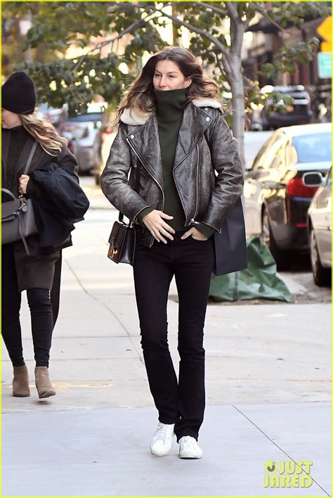 Full Sized Photo Of Gisele Bundchen Bundles Up Rare Day Out In Nyc 01