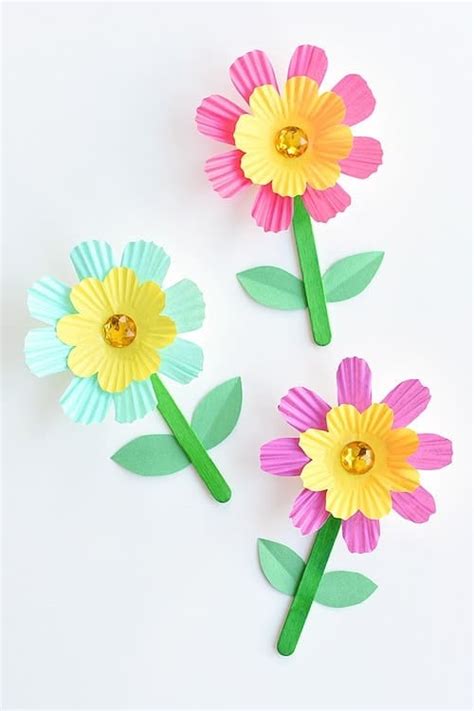 I knew they would be perfect for an art project. Spring Crafts for Kids, Toddlers and Preschoolers | Family ...
