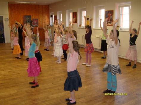 Is a dance studio for kids and adults of all ages, starting at 2 years old! Děti se od mladých let učí rychle, jak... - Stodolní Dance ...