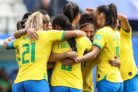 A seleção brasileira de futebol feminino estreou com goleada de 5 a 0 contra a china, na olimpíada de tóquio (japão), na manhã desta . Copa Feminina: Brasil encara a Itália e busca ...