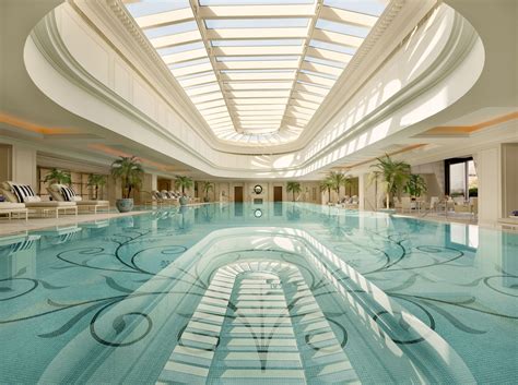 Luxury hotel indoor swimming pool : pics