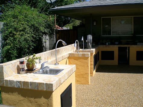 Outdoor Kitchen Construction: Some Tile Pictures