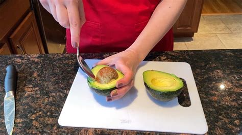 How To Peel And Cut An Avocado Youtube