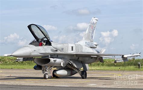 A Polish Air Force F 16 Block 52 Photograph By Giovanni Colla