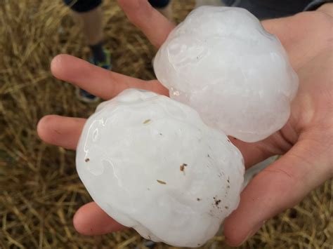 Discover more posts about granizo. Granizo gigante en kansas... giant hail sw of bucklin, ks ...