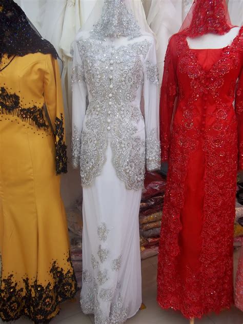 Kebaya putih tampak membuatmu tampil bersih dan cerah. Ayu Fashion Boutique: Baju Pengantin Design Baru beserta ...