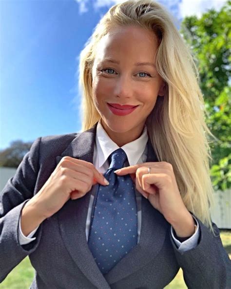 Fashion Models Well Dressed Women In Ties Women In Tie Women Nina Women Wearing Ties