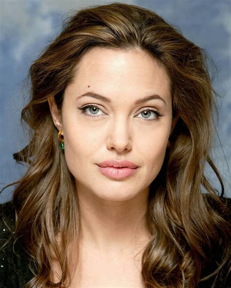 What Color Are Angelina Jolies Eyes Larsen David