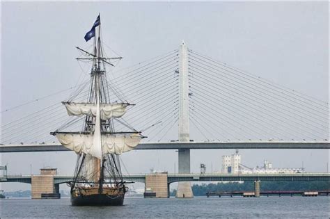 Niagara Sails Into Port Toledo Blade Sailing Sailing Ships Niagara