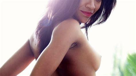 Zoe Saldana Flashes Her Nude Tits At The Vanity Fair Oscar Party