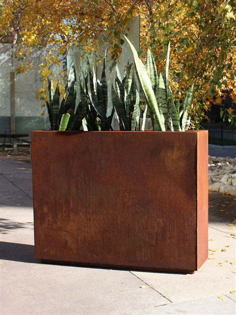 This modern steel planter features a rusted patina finish and a sleek wide design. Veradek Corten Steel Span Trough Planter | Gardener's ...