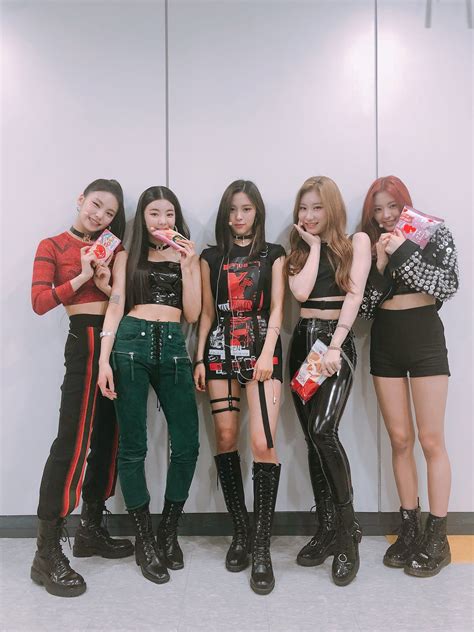 Itzy On Twitter Itzy Stage Outfits Stage Outfits Itzy