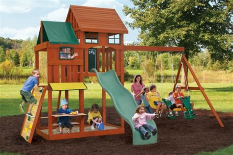 Heutzutage müssen eltern oftmals anreize schaffen, damit ihre kinder draußen spielen, da sie ansonsten zu viel zeit vor dem fernseher oder beispielsweise am smartphone verbringen würden. Speziell für Kinder: Klettergerüst im Garten! - Archzine.net