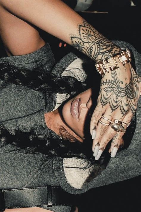 Beauty Image By Beauty Eski Rihanna Hand Tattoo Rihanna Tattoo Tattoos