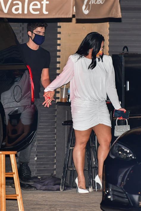 Demetria devonne demi lovato was born on august 20, 1992 in albuquerque, new mexico and raised in dallas, texas to dianna de la garza, a former dallas cowboys cheerleader & patrick martin lovato, an engineer and musician. Demi Lovato - Nobu in Malibu 07/22/2020 • CelebMafia